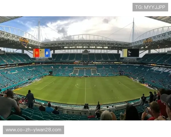 30号球星崛起 足球场上新一代传奇的精彩表现与未来展望