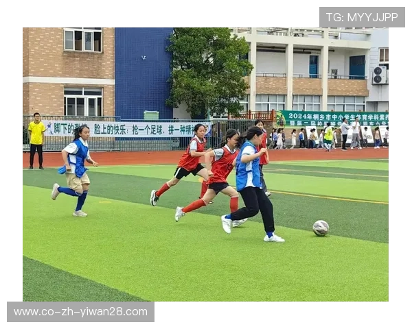 足球场上炙手可热的球星们如何影响现代足球的发展与魅力